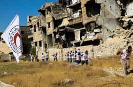 قوات النظام تستهدف شارع الـ 30 في مخيم اليرموك والهلال الأحمر ينشر صوراً للدمار في غرب المخيم