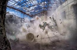 مجموعة العمل: عشرات الغارات الجوية والبراميل المتفجرة والصواريخ تستهدف مخيم اليرموك وبلدات جنوب دمشق 