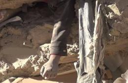 ناشطون: النظام يمنع انتشال جثامين المدنيين من تحت الركام في مخيم اليرموك 