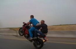 أهالي مخيم النيرب يطالبون قمع ظاهرة الدرجات النارية ومحاسبة المتهورين