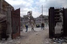   بالصور: تنظيف مقبرة الشهداء في مخيم اليرموك وإزالة الركام منها وترميم بعض القبور فيها