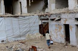 توزيع مادة المازوت على العائلات الفلسطينية المهجرة إلى الشمال السوري 