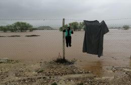 شاهد: المأساة تتكرر .. يأبى الشتاء أن يرحل دون أن يضاعف مأساة مهجري مخيمي دير بلوط والمحمدية