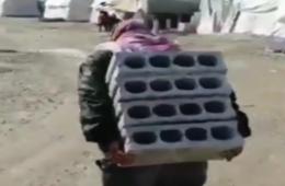 شاهد: مسن فلسطيني مهجر إلى مخيم دير بلوط يعمل في بيع أحجار البناء ليعين أسرته 