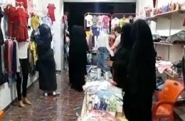 فلسطينيان بريف إدلب الشمالي يطلقان مبادرة بسمة طفل لتأمين كسوة العيد للمحتاجين