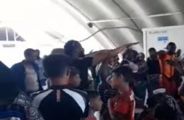 بينهم فلسطينيين من سوريا: لاجئون في جزيرة "كوس" اليونانية يحتجون على بطء الإجراءات وسوء الظروف المعيشية