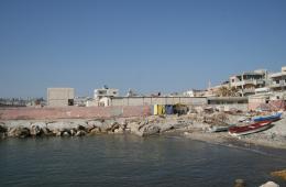 كاميرا مجموعة العمل من أجل فلسطينيي سورية تجول بمخيم الرمل في اللاذقية 