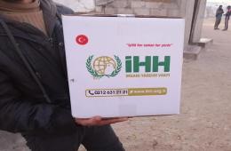 توزيع طرود منظفات في مخيم دير بلوط والمحمدية