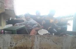 إجلاء عائلات فلسطينية سورية في مخيم الرشيدية بسبب العاصفة 