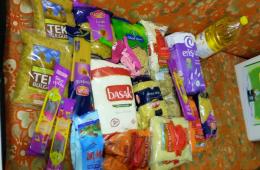 توزيع سلات غذائية على فلسطينيي سوريا في تركيا