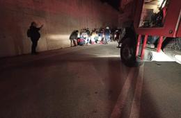 اليونان: فلسطينيون سوريون مهددون بالمبيت في العراء بعد احتراق خيمهم