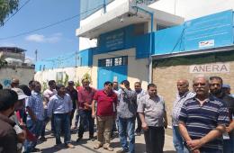 فلسطينيو سوريا يعتصمون أمام مقر الأونروا في مخيم عين الحلوة 