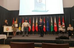 لنيله المرتبة الأولى على جامعته.. حاكم النمسا العليا يكرم الفلسطيني السوري 