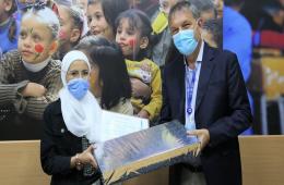 مفوض الأونروا يكرّم الطالبة الفلسطينية "إسراء الرفاعي" 