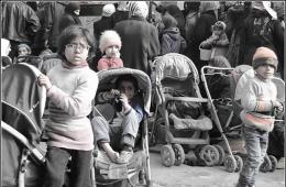 أطفال فلسطينيي سورية أضناهم التعب والتهجير والإهمال