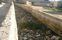  مخيم خان الشيح شكاوى من تراكم النفايات في نهر الأعوج