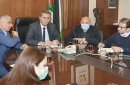 بحث الواقع الخدمي لمخيم اليرموك وحي التضامن بدمشق