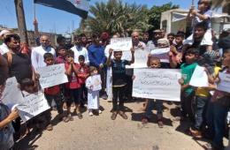 أهالي مخيم درعا يشاركون في مظاهرات لرفع الحصار عن درعا 