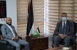 مصر.. توزيع مساعدات مالية على العائلات الفلسطينية السورية 