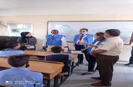 بعد رفع الحصار ..مدير الأونروا يزور مدارس مخيم درعا