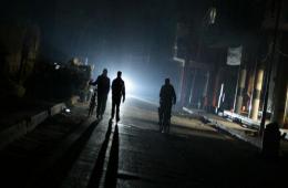 مخيم الحسينية .. انقطاع التيار الكهرباء يزيد من أعباء الأهالي