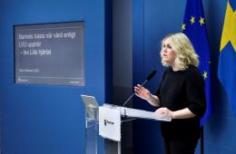 السويد.. الحكومة تقدم اقتراحاتها المشددة للبرلمان حول الرعاية الإلزامية للأطفال