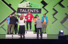 طالبة فلسطينية تحقق المركز الثاني بمسابقة مهارات ومواهب في هولندا