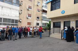 فلسطينيو سورية يعتصمون أمام مقر الأونروا بمدينة صيدا 