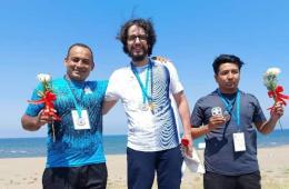 فلسطيني سوري يحرز المرتبة الأولى في مسابقة سباحة الصدر