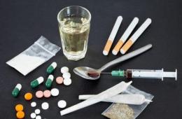 بسبب المخدرات.. نشطاء يدقون ناقوس الخطر في مخيم خان الشيح