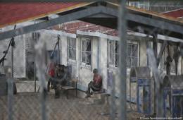 لاجئون فلسطينيون يشكون سوء المعاملة في مخيم كوس