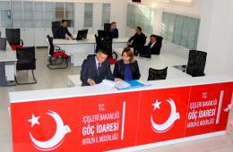 الهجرة التركية تطالب الأجانب بتوثيق قيودهم منعاً للمساءلة القانونية