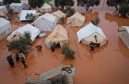المنخفض الجوي يعمق معاناة المهجرين الفلسطينيين في الشمال السوري
