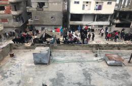 مخيم الرمل. عائلات تحت الانقاض والمئات باتوا في المدارس 