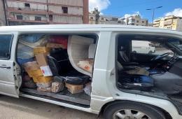 اعتداء على سيارة تحمل مساعدات لمخيم الرمل الفلسطيني