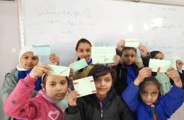 مخيم خان دنون.. أطفال مدرسة الحولة يوجهون رسائل دعم لمنكوبي الزلزال