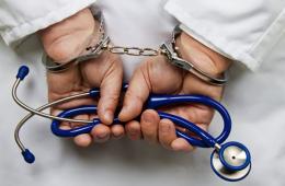 في يوم الطبيب العالمي.. الأمن السوري قتل وأخفى قسراً عشرات الأطباء والكوادر الطبية الفلسطينية 