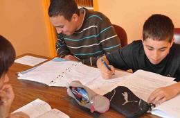 سوريا.. الدروس الخصوصية تثقل كاهل عائلات الطلبة الفلسطينيين 