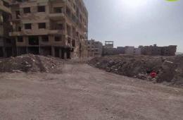 مؤسسة تنموية تنظف طريقاً لأطفال النادي الصيفي في مخيم اليرموك