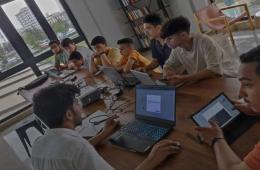 دورة في الذكاء الاصطناعي بإسطنبول يشارك بها شبان من فلسطينيي سوريا