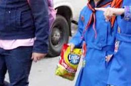 مبادرة إنسانية من شباب مخيم درعا لجمع وتوزيع اللباس المدرسي على الأطفال المحتاجين