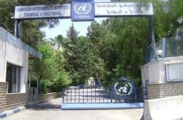 طلاب معهد دمشق المتوسط يطالبون الأونروا بتوفير وسائل نقل لهم