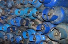 الغاز المنزلي يصبح عبئاً ثقيلا على الفلسطينيين في مخيم درعا