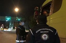 بينهم 3 فلسطينيين.. ضبط 8 مهاجرين داخل شاحنة على الحدود التركية اليونانية 