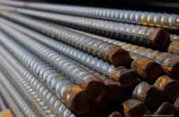 مخيم اليرموك.. الحديد مقابل إزالة أنقاض وركام المنازل 