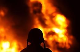 نشوب حريق في أحد المنازل بمخيم النيرب 