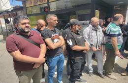 فلسطينيو سورية يشاركون في اعتصام أمام مقر الأونروا بمخيم عين الحلوة 