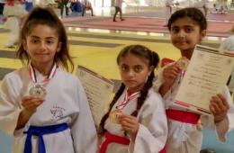 أطفال فلسطينيون يحققون مراكز متقدمة في بطولة الجمهورية للكاراتيه