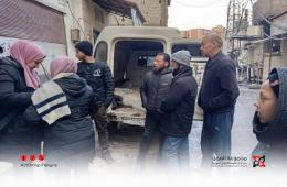 جمعية خيرية تقدم الخبز والمياه للأسر الفقيرة في مخيم جرمانا