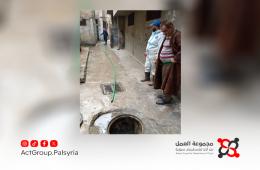 أهالي مخيم العائدين في حماة يشيدون بجهود عمال النظافة التابعين للأونروا